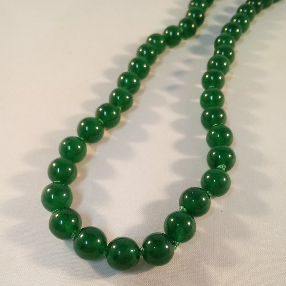 Natural 8mm Green Jade Gemstone Bead Necklace AAA Quality 18" Gold Clasp Women's - Picture 3 of 3